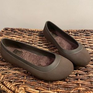 New Brown Crocs Faux Fur Suede lined with fleece Sz 5